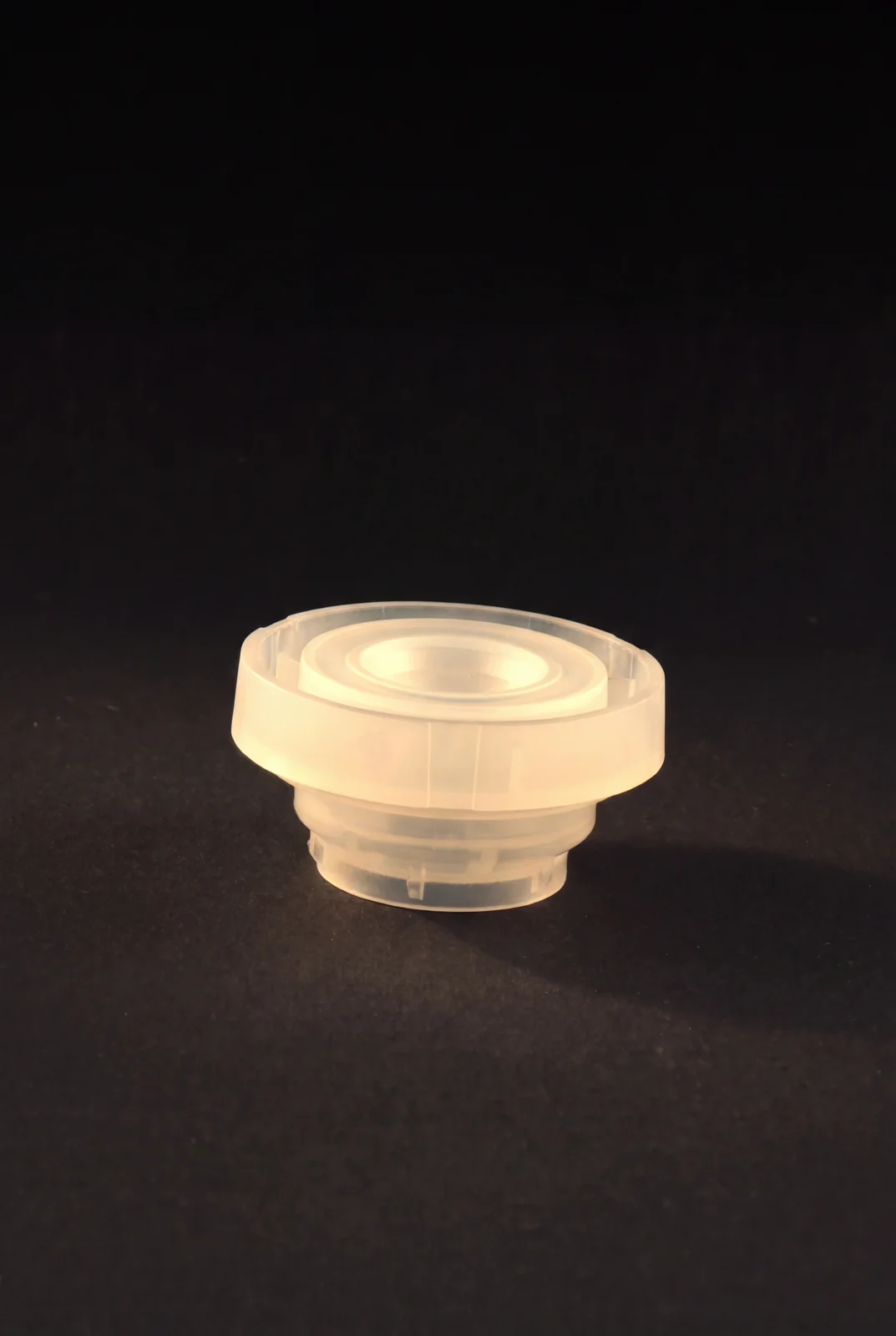 Flow-control oil pourer